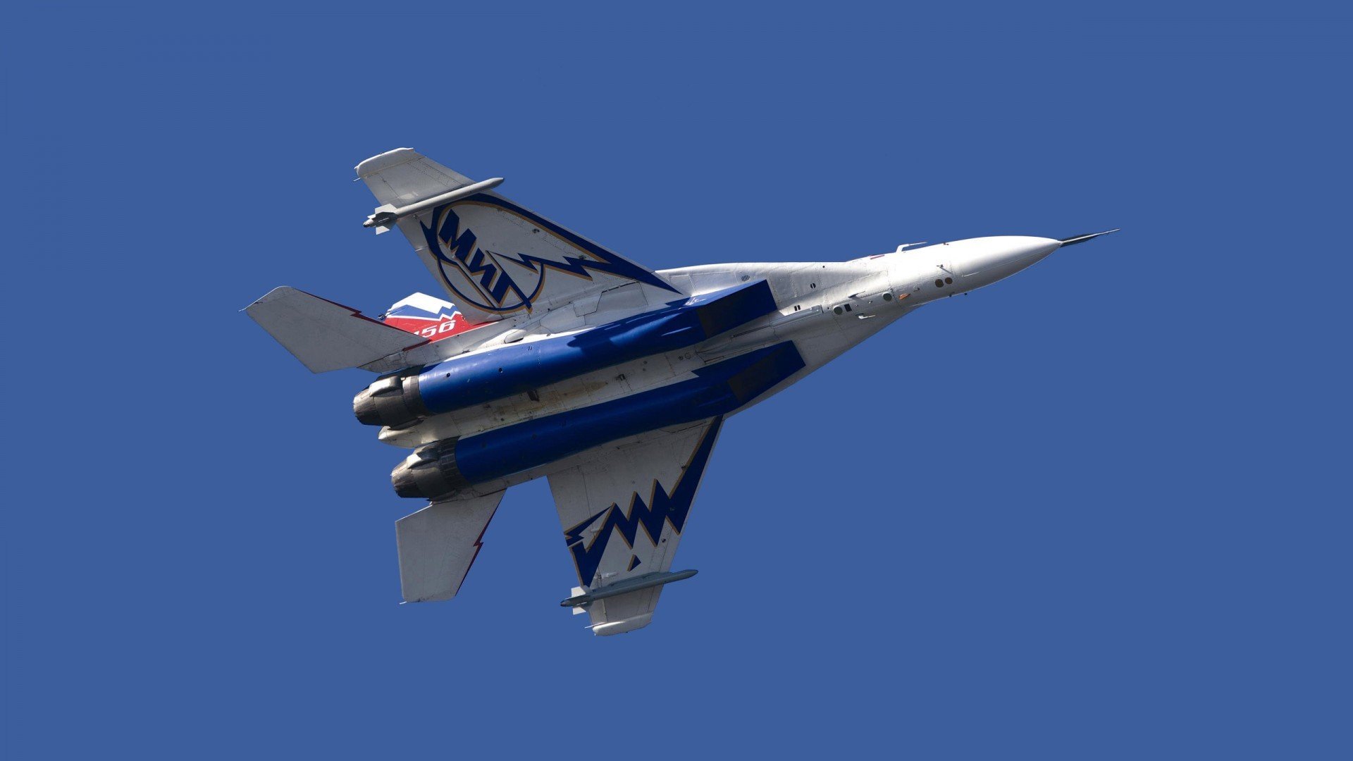 极限滑板赛，年轻选手再创新高，极限滑板人物介绍