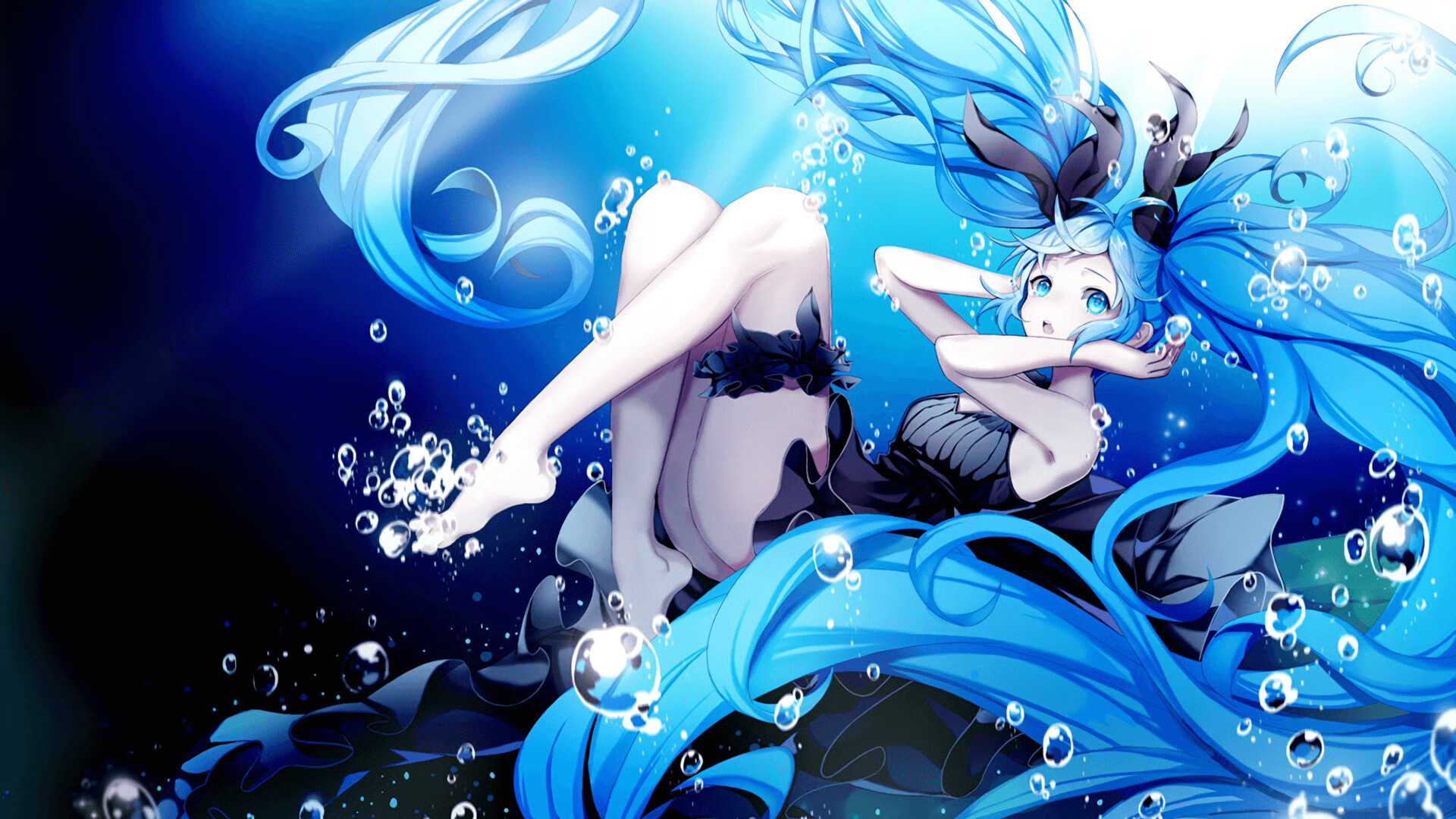 “沙滩手球精彩纷呈，运动员挑战速度与技巧”